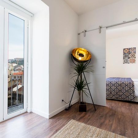 Amazing Downtown Apt With Small Balcony With View Over The Castle Lisboa Dış mekan fotoğraf