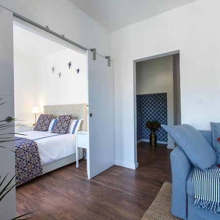 Amazing Downtown Apt With Small Balcony With View Over The Castle Lisboa Dış mekan fotoğraf
