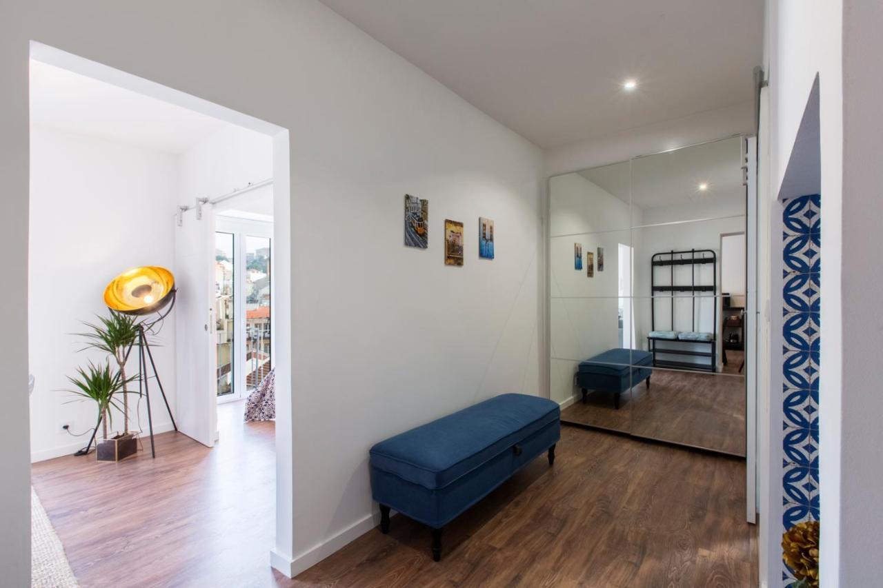 Amazing Downtown Apt With Small Balcony With View Over The Castle Lisboa Dış mekan fotoğraf