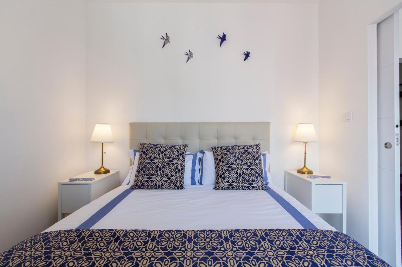 Amazing Downtown Apt With Small Balcony With View Over The Castle Lisboa Dış mekan fotoğraf