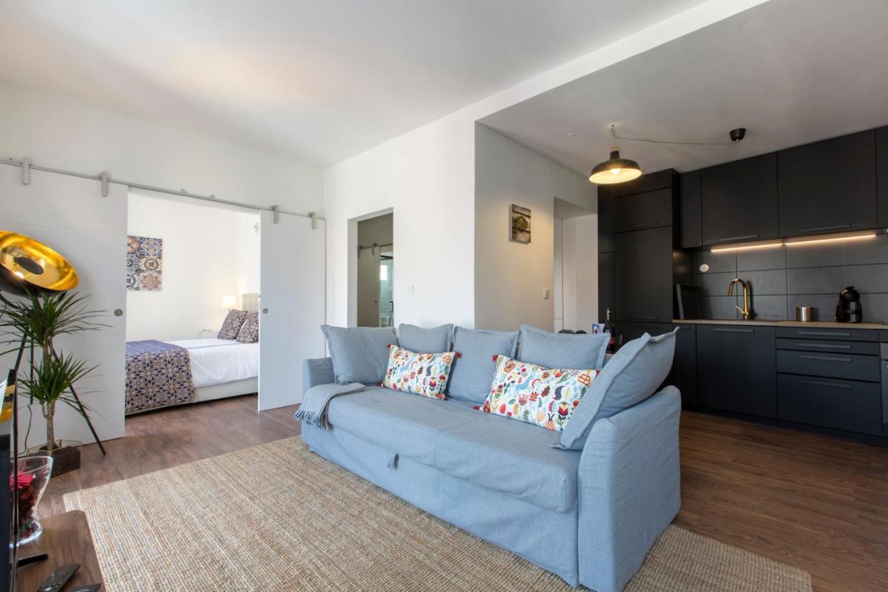 Amazing Downtown Apt With Small Balcony With View Over The Castle Lisboa Dış mekan fotoğraf