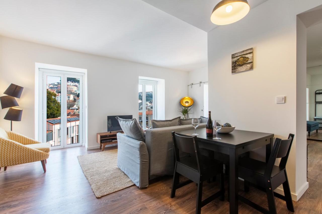 Amazing Downtown Apt With Small Balcony With View Over The Castle Lisboa Dış mekan fotoğraf