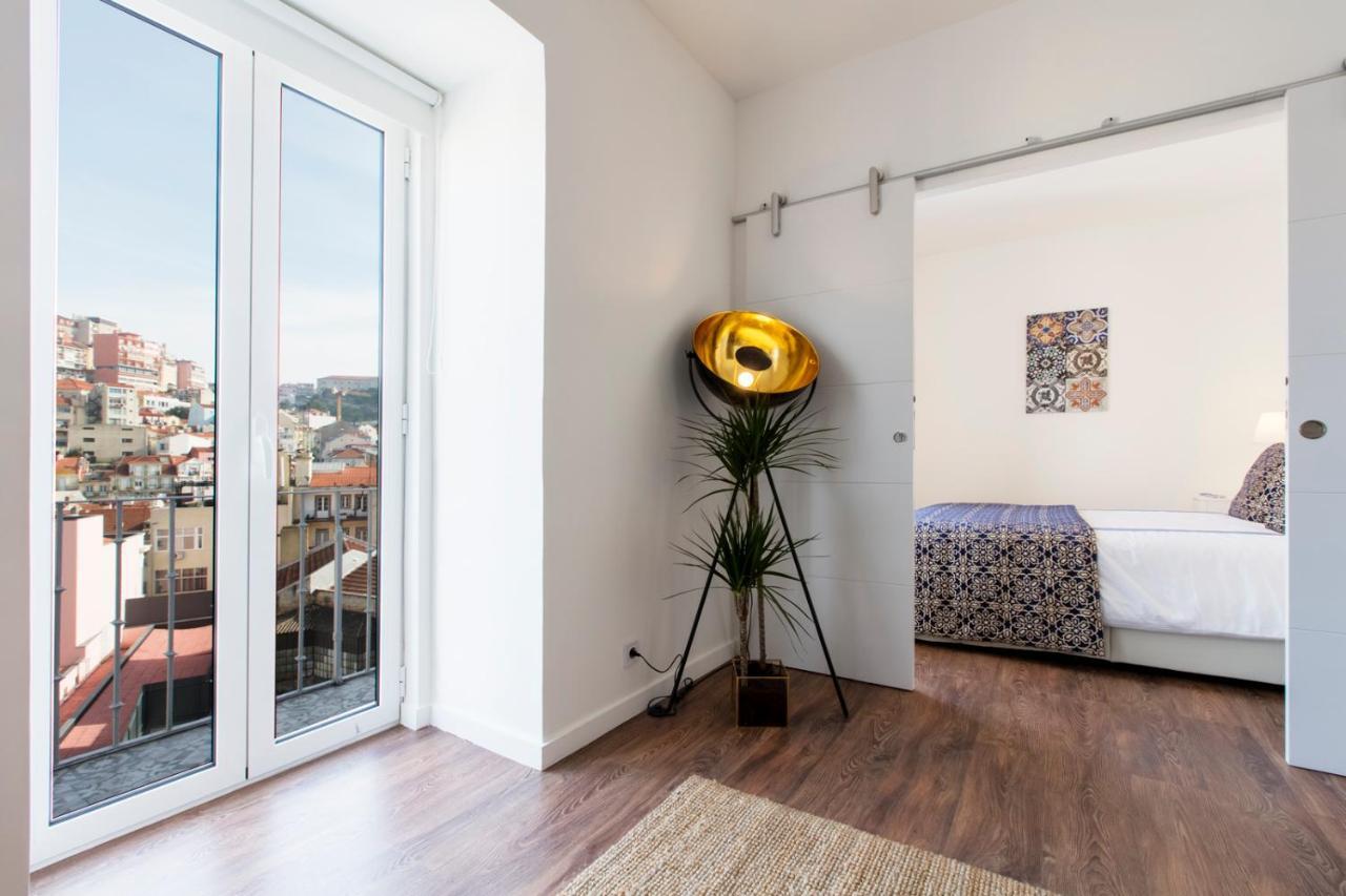 Amazing Downtown Apt With Small Balcony With View Over The Castle Lisboa Dış mekan fotoğraf