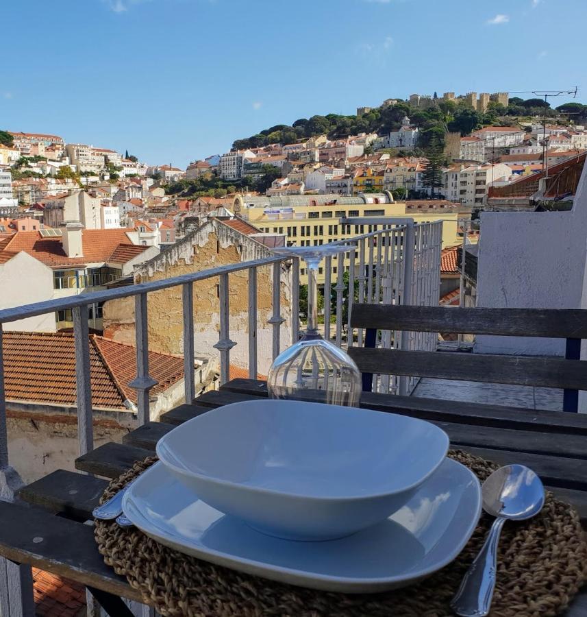 Amazing Downtown Apt With Small Balcony With View Over The Castle Lisboa Dış mekan fotoğraf