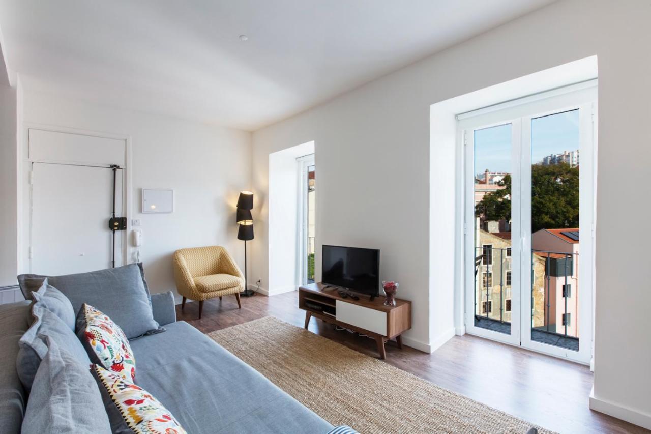 Amazing Downtown Apt With Small Balcony With View Over The Castle Lisboa Dış mekan fotoğraf
