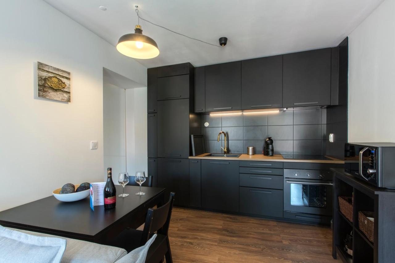 Amazing Downtown Apt With Small Balcony With View Over The Castle Lisboa Dış mekan fotoğraf