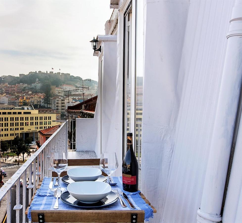 Amazing Downtown Apt With Small Balcony With View Over The Castle Lisboa Dış mekan fotoğraf